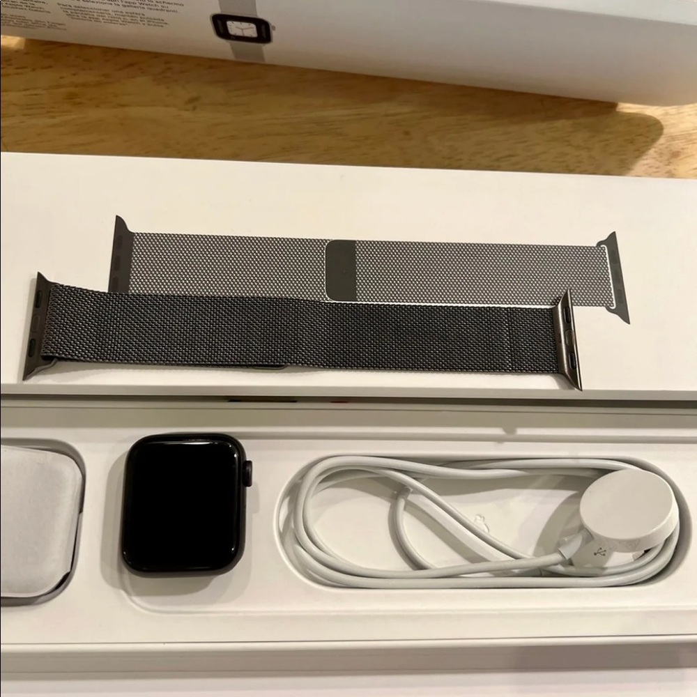 Apple Watch Series 6 40mm Space Gray (GPS+Cellular)
